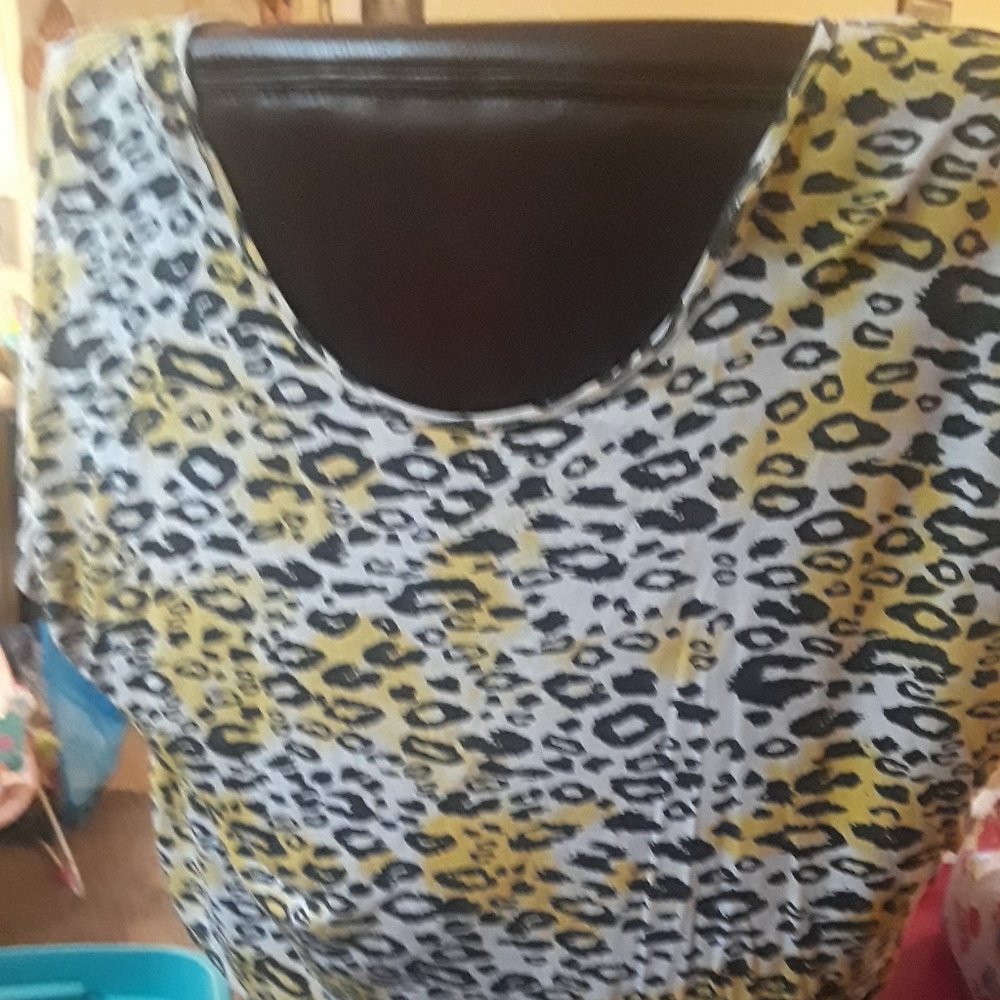 Plus Size Key hole back T shirt